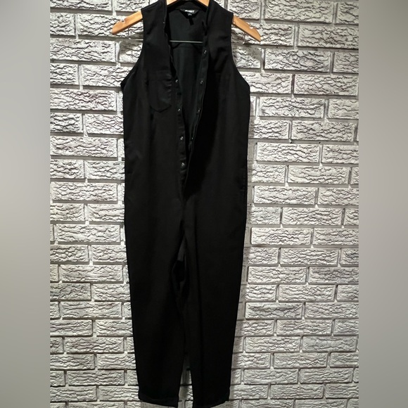 Elegant Black Sleeveless Jumpsuit - Picture 3 of 5